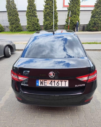 Skoda Superb cena 61900 przebieg: 299000, rok produkcji 2018 z Warszawa małe 301